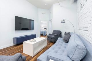 Lavish Blue Suite 5 with Hollyhock - 3