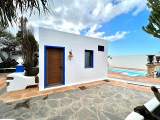 Room with breakfast included, WiFi and great pool in Yaiza - 9