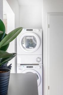 Modern Apartment with Balcony near SBB - Special PICCO PICASSO 53 Apartment, Basel, up to 6 guests - 5