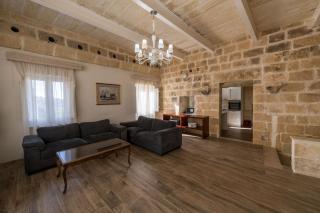 4 Bedroom Holiday Home with Private Pool - 2