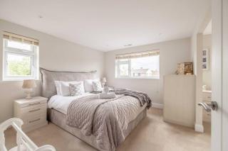 Windsor Charm Spacious 3-Bed, Parking & Garden - By Tempstay - 2