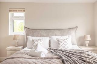 Windsor Charm Spacious 3-Bed, Parking & Garden - By Tempstay - 1