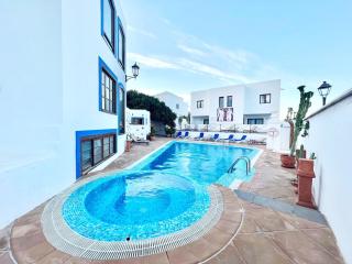 Room with breakfast included, balcony, WiFi, pool in Yaiza - 6