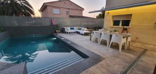 Urbanizacion El Pantano villa 4 dormitorios - 5