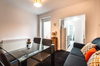 Modern House in Central Southampton with Private Off-Road Parking - Newly Refurbished - Great for Contractors, Friends & Families - 2