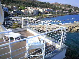 The sea you can feel - Aci Castello - 1