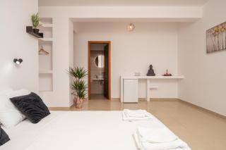 C'est La Vie Rooms and Suites - Laganas - 4