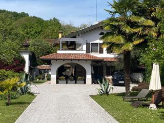 Villa Rose - - 0