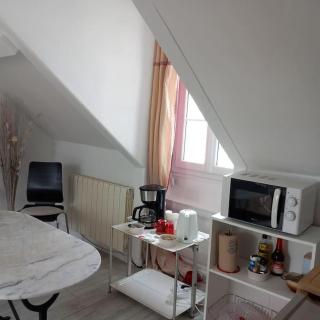 Le Cocon rouge - studio en plein centre historique - Lamballe - 2