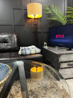 Cozy Haven! - Edmonton - 5