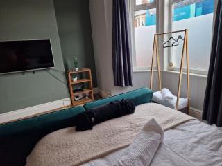 West Beck House Newcastle - Spacious Double Room - 5