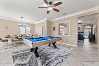 Amazing Bay Escape with Pool - Sleeps 10, Near NASA - 4