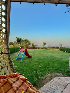 Beachfront 5-Bedrooms Villa in Einbay with Sandybeach - 8