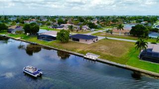 Peaceful Canal Front Secluded Retreat Cozy Family - Cape Coral - 9