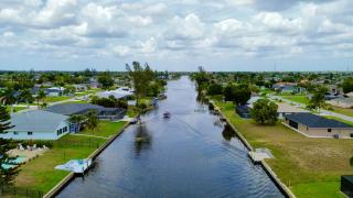 Peaceful Canal Front Secluded Retreat Cozy Family - Cape Coral - 5