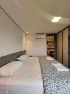 Alto Luxo - Cama King Simmons e 2 Smartv - 3