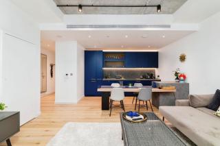 Chic 2 bedroom flat with Balcony - London - 9