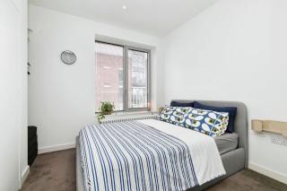 Chic 2 bedroom flat with Balcony - London - 2