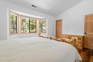 Bigfoot's Hideout - Warm and welcoming, minutes to grocery, boutiques, and entertainment! - Big Bear Lake - 2