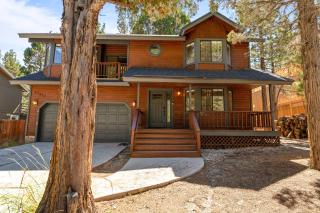 Bigfoot's Hideout - Warm and welcoming, minutes to grocery, boutiques, and entertainment! - Big Bear Lake - 0