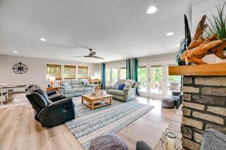 Beautiful Kentucky Lake Getaway with Dock and Deck! - 6