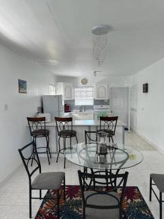 Ottie-Newly Renovated, 5 min from beach - Saint James - 8