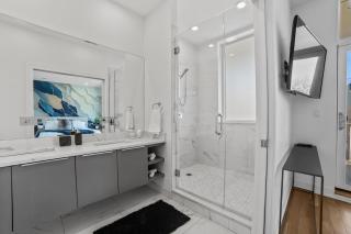 4-Bedroom Luxury Home with Rooftop & Skyline Views - Chicago - 8