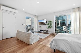 Versatile Luxury Penthouse - 9