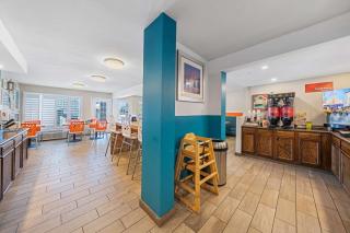 Best Western Plus Holiday Sands Inn & Suites - Norfolk - 1