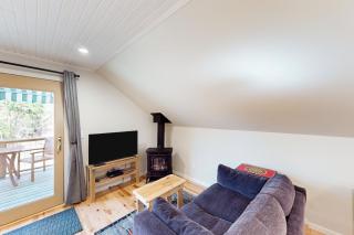 1BR upper level retreat with a furnished Deck - 6