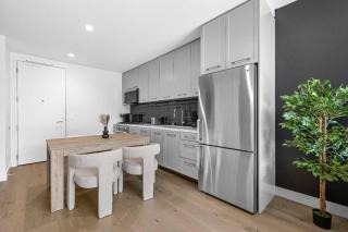 Epitome of Luxury Condo in DTLA - Los Angeles - 7
