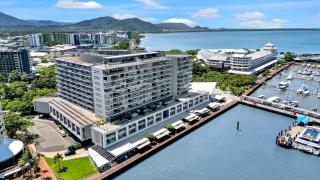 Waters Edge at Harbour Lights - Poolside Convenience - Cairns - 4