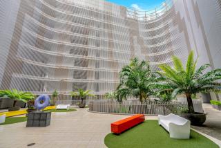 Waters Edge at Harbour Lights - Poolside Convenience - Cairns - 3