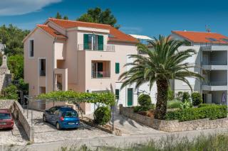 Apartments Seric - Vrboska - 0