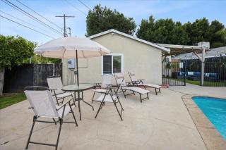 Chic Boho Retreat - Pool, Patio, Mini Golf & Arcade, Mins from Universal Studios! - Los Angeles - 1