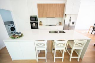 Spacious & Modern 4 Bedrooms - 3