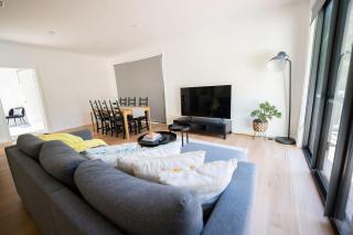 Spacious & Modern 4 Bedrooms - 6