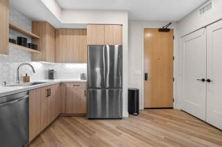 Luxury Modern Condo in Irvine - Santa Ana - 8