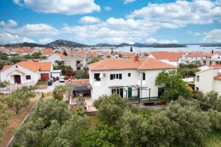 Apartments with parking space Murter - 22405 - 8