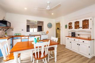 Puppies&Pancakes at Innes Park Opp Park&Beach Dogs welcome inside - 8