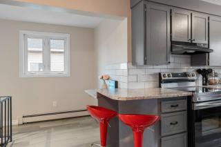 Chic House with King Bed, Walk To Dining and Starbucks - Dieppe - 6