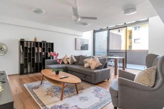 Bright & Chic with Unbeatable Proximity - 0