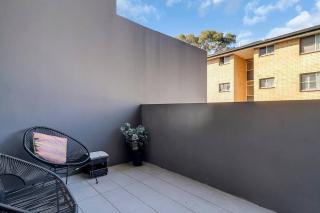 Bright & Chic with Unbeatable Proximity - 8