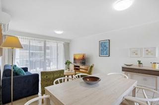 Beachside 2-Bed with Pools Gym BBQ and Parking - Alexandra Headland - 9