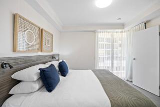 Beachside 2-Bed with Pools Gym BBQ and Parking - Alexandra Headland - 7