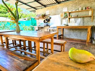 Don Jon's Surf and Yoga Lodge - 3