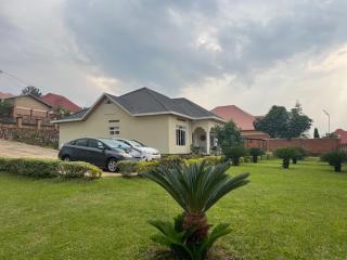 grande villa verdoyante à louer pour 1 mois - Kigali - 4