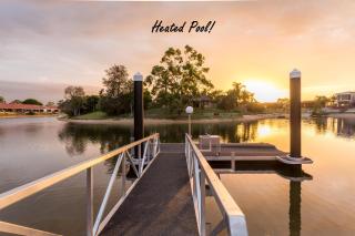 Reflections Broadbeach- Heated Pool! Complete Waterfront Entertainer with Huge Deck, Pool Table and Pontoon - Gold Coast - 4