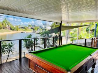 Reflections Broadbeach- Heated Pool! Complete Waterfront Entertainer with Huge Deck, Pool Table and Pontoon - Gold Coast - 9