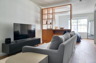 Blueground Gateway gym pool near stadium ATX-241 - 9